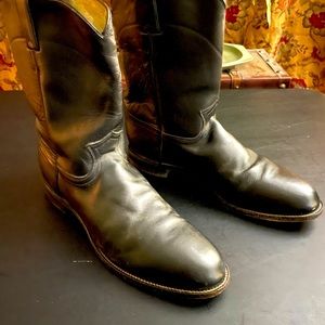 Justin Boots ropers.